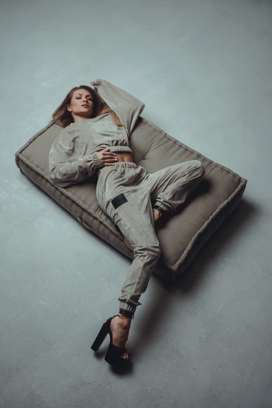 VELOUR MANIA TRACKSUIT - GREIGE 